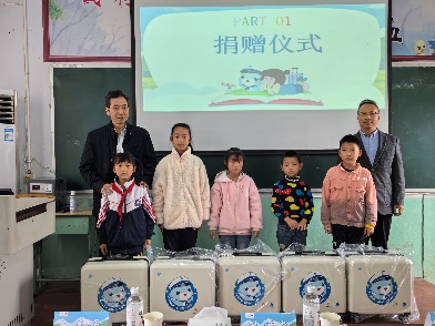 富德生命小海豚完小图片3.jpg