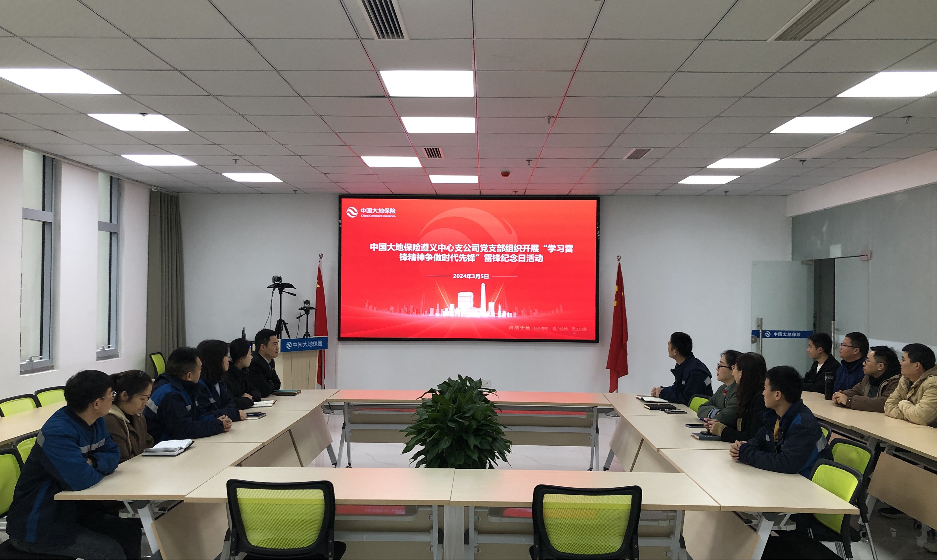 大地财险党支部雷锋学习图片1.jpg