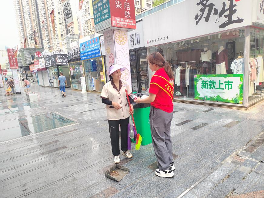 大家财险金融宣传进商圈图片3.jpg