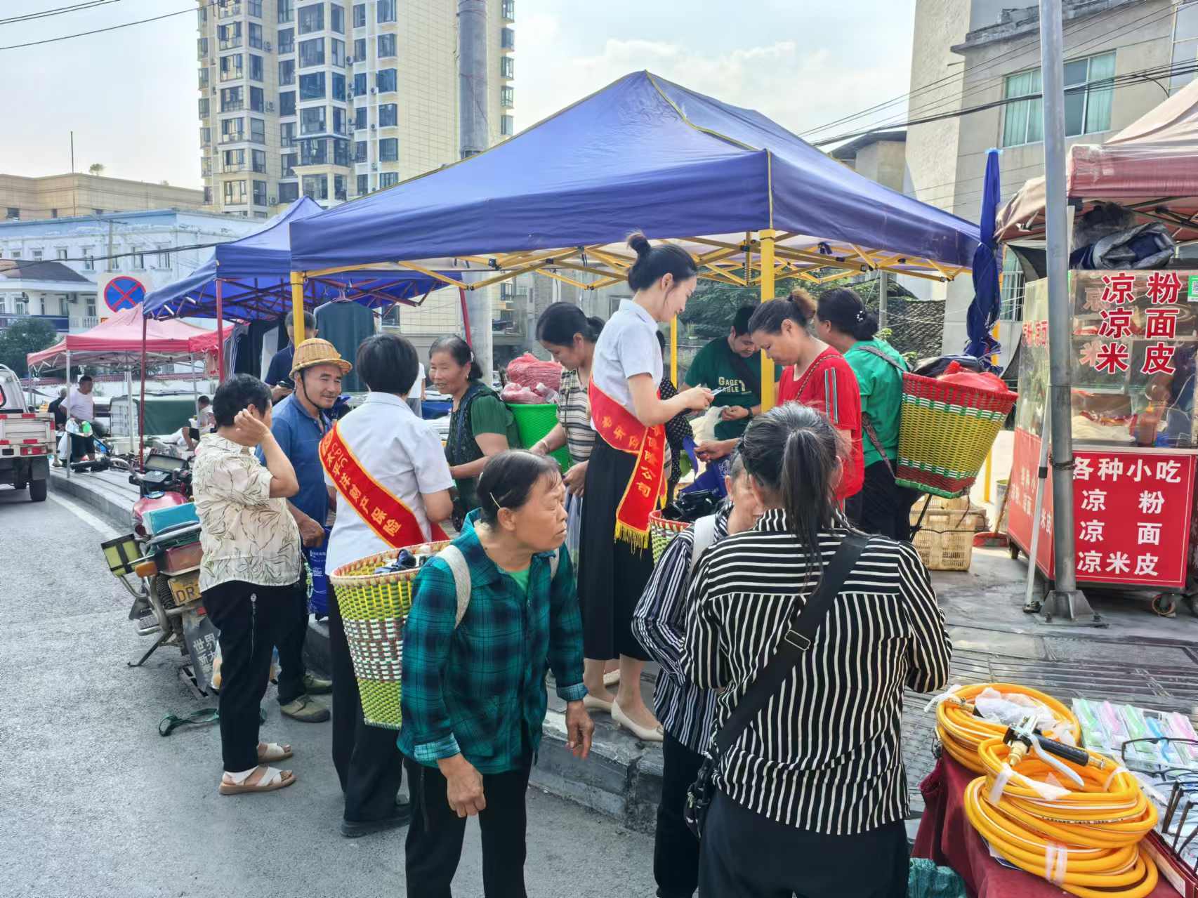 太保寿险进集市宣传图片2.jpg