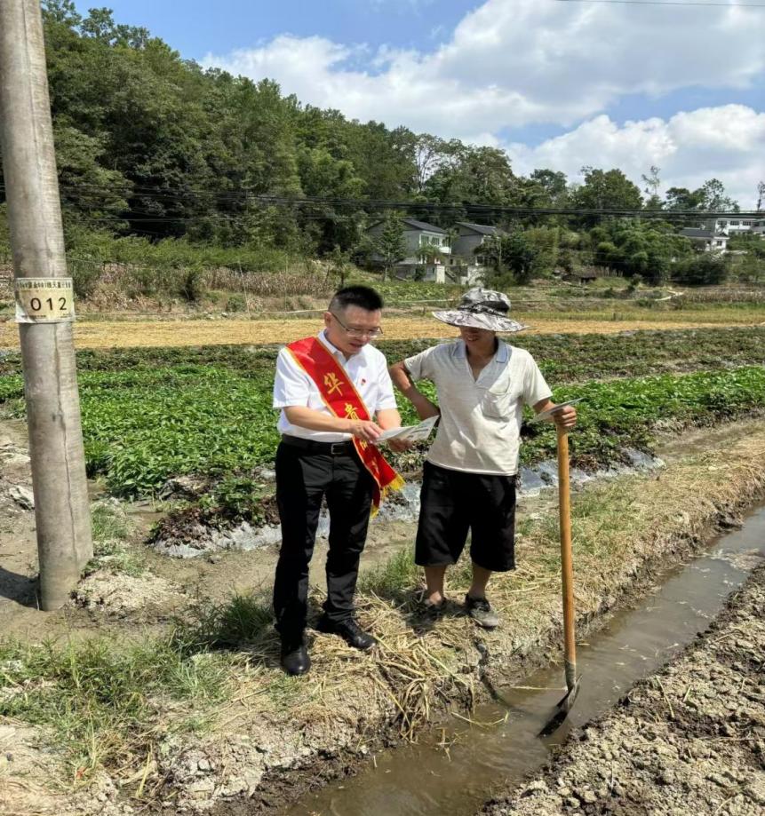 华贵人寿进农村宣传图片1.jpg